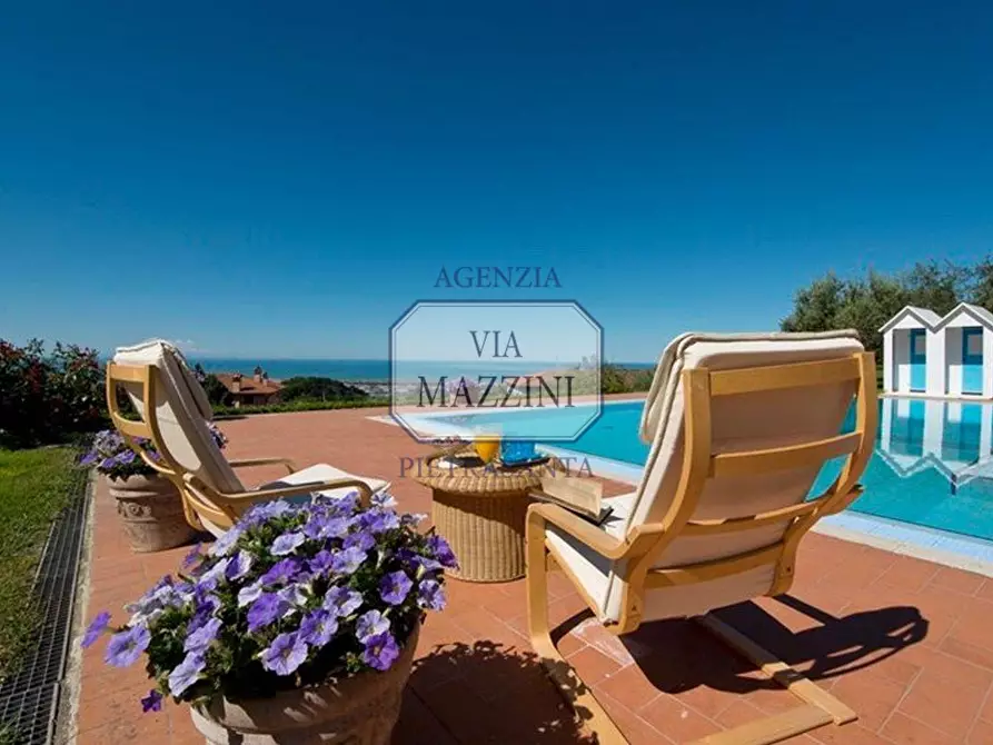 Immagine 5 di Villa in vendita  a Massarosa