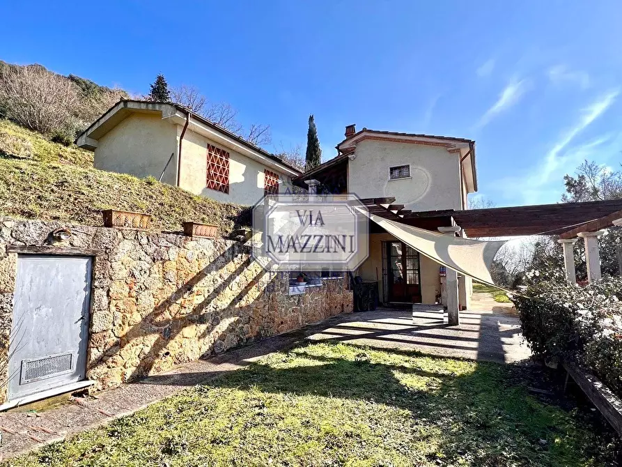 Immagine 1 di Casa colonica in vendita  a Pietrasanta