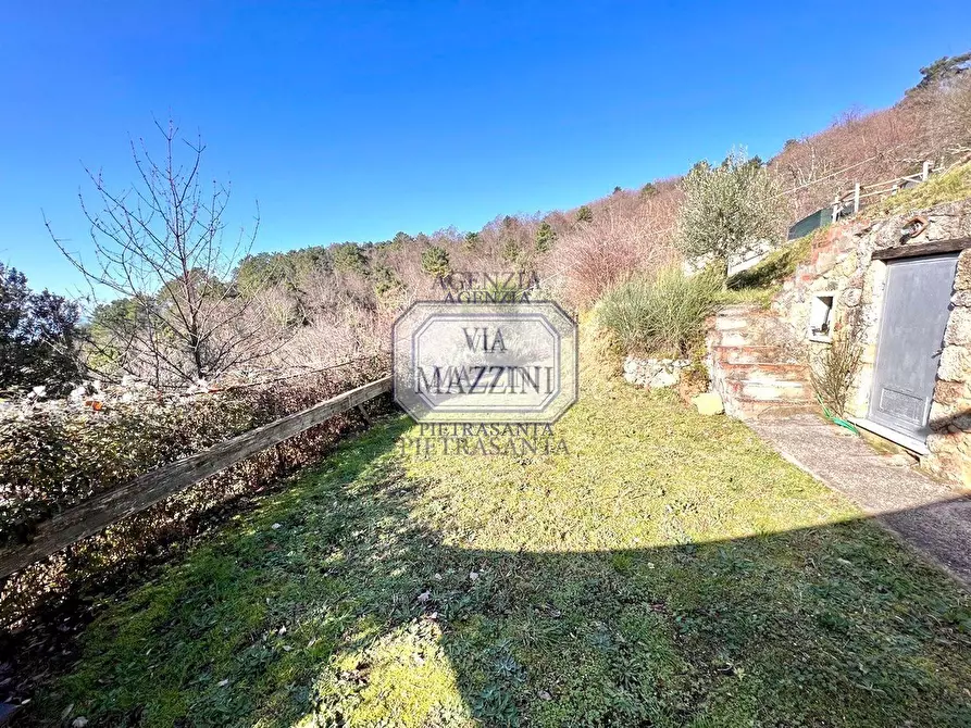 Immagine 5 di Casa colonica in vendita  a Pietrasanta