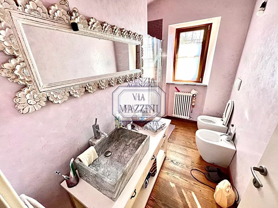 Immagine 12 di Casa colonica in vendita  a Pietrasanta