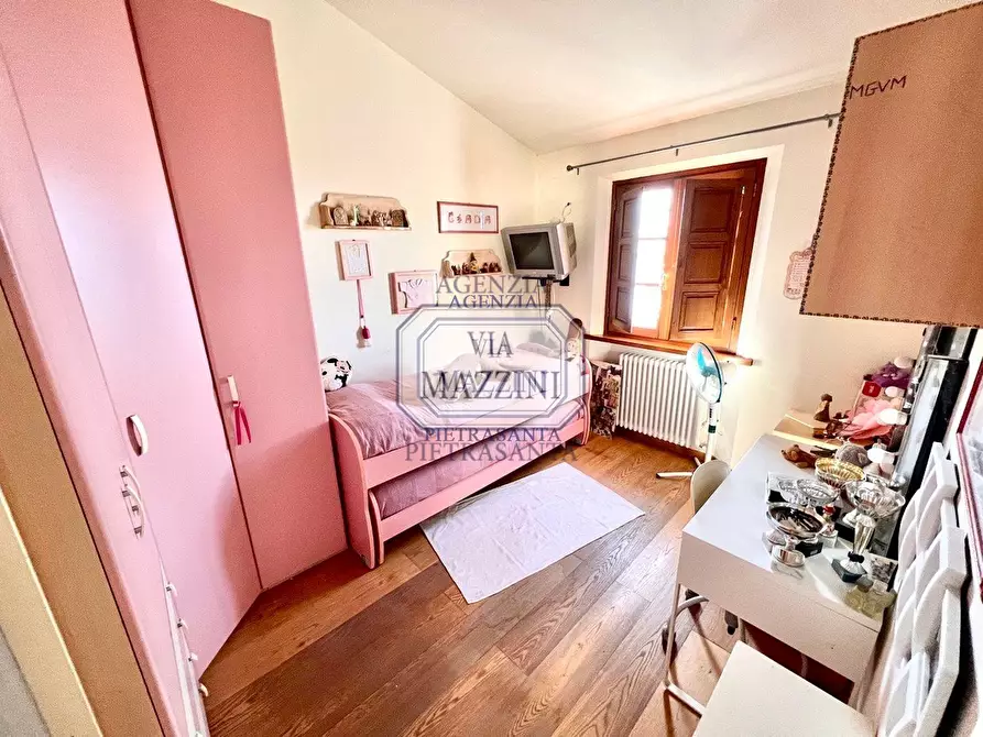 Immagine 13 di Casa colonica in vendita  a Pietrasanta