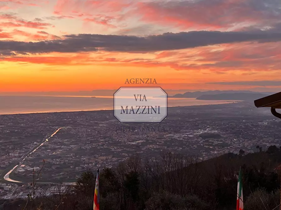 Immagine 24 di Casa colonica in vendita  a Pietrasanta