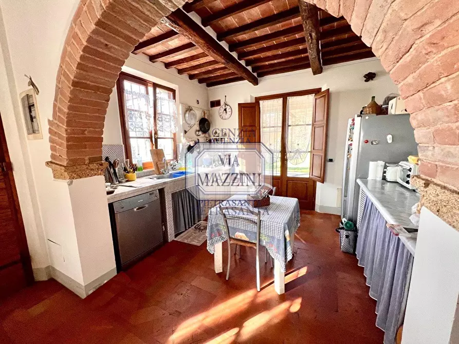 Immagine 9 di Casa colonica in vendita  a Pietrasanta