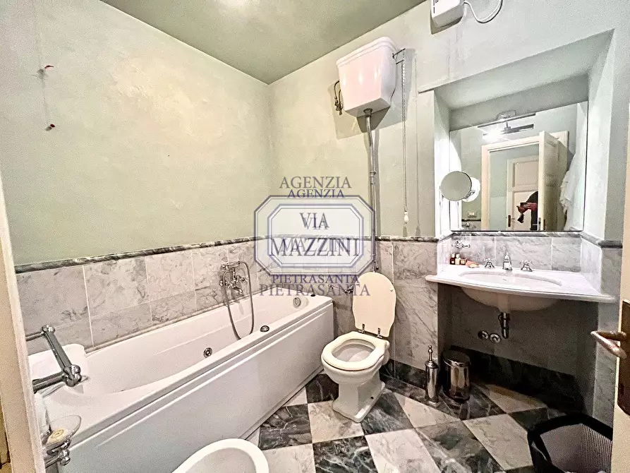 Immagine 13 di Appartamento in vendita  a Pietrasanta