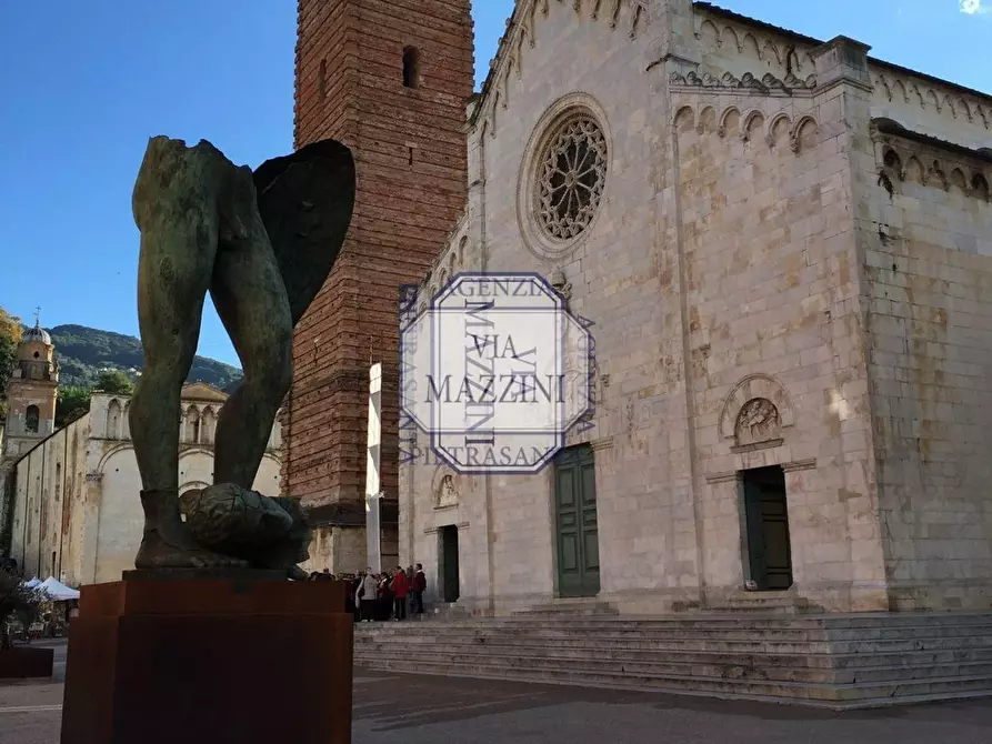 Immagine 22 di Appartamento in vendita  a Pietrasanta