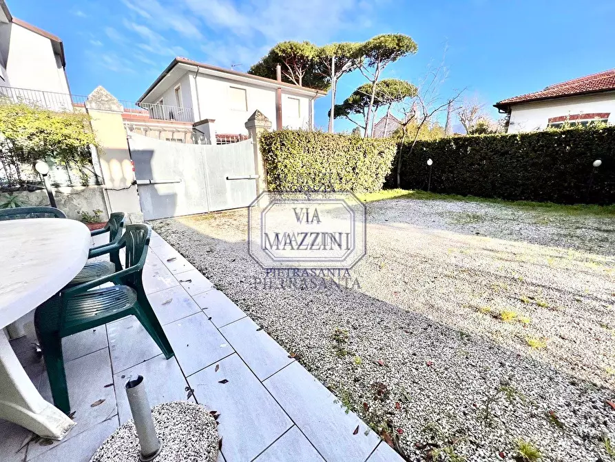 Immagine 10 di Villa in vendita  a Pietrasanta