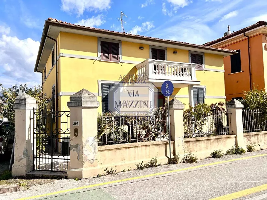 Immagine 6 di Villa in vendita  a Pietrasanta