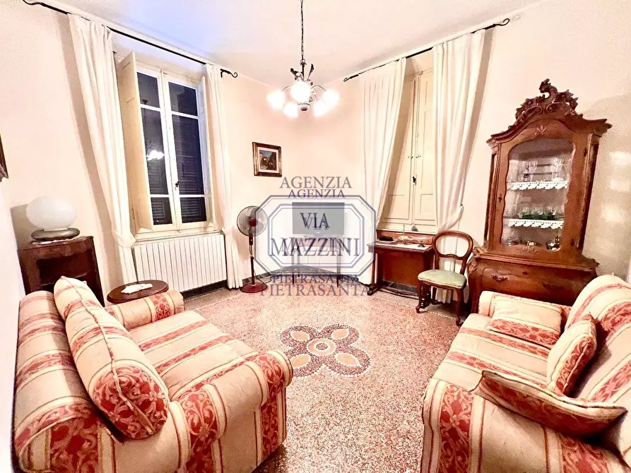 Immagine 14 di Villa in vendita  a Pietrasanta