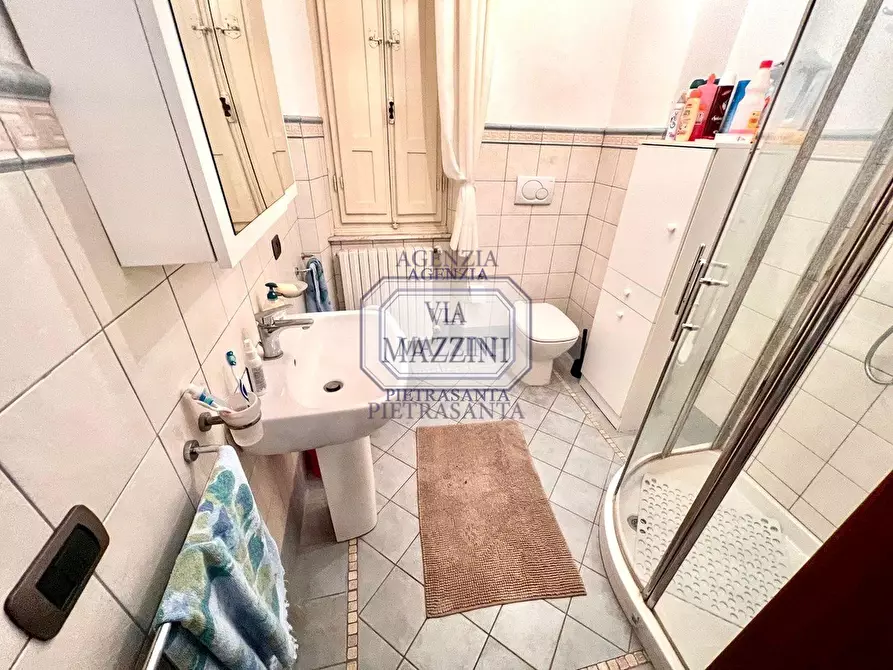 Immagine 18 di Villa in vendita  a Pietrasanta