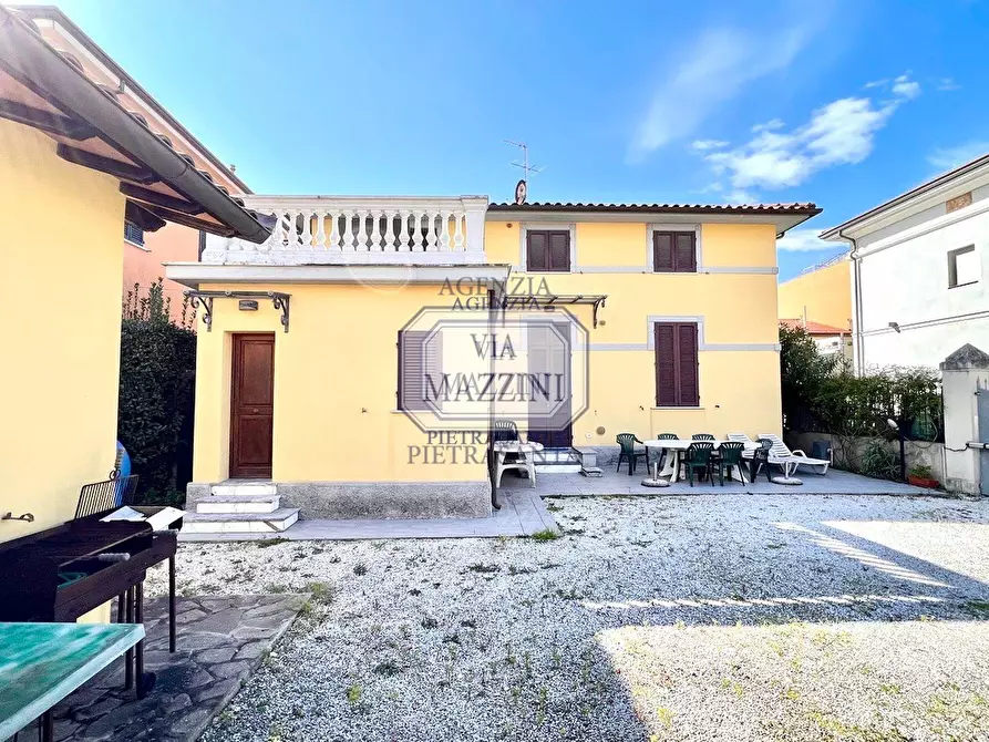 Immagine 4 di Villa in vendita  a Pietrasanta