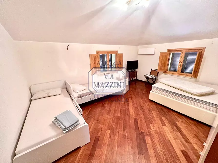 Immagine 21 di Villa in vendita  a Pietrasanta