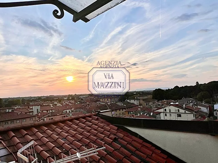 Immagine 21 di Appartamento in vendita  a Pietrasanta
