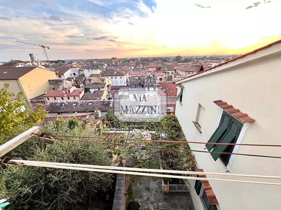 Immagine 18 di Appartamento in vendita  a Pietrasanta