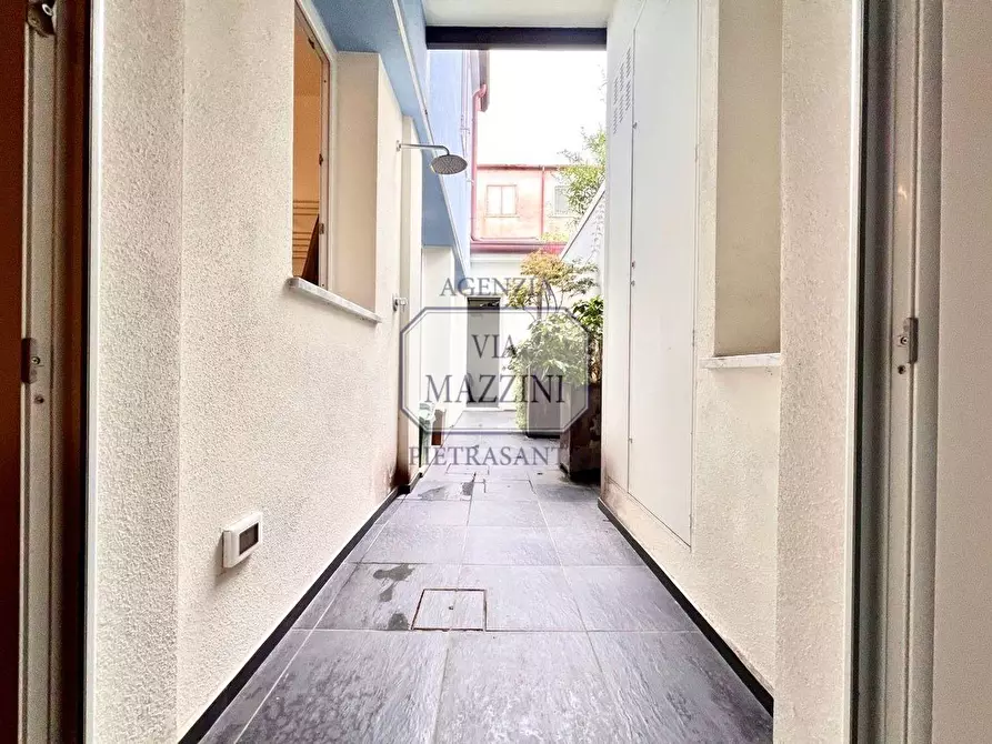 Immagine 11 di Appartamento in vendita  a Pietrasanta