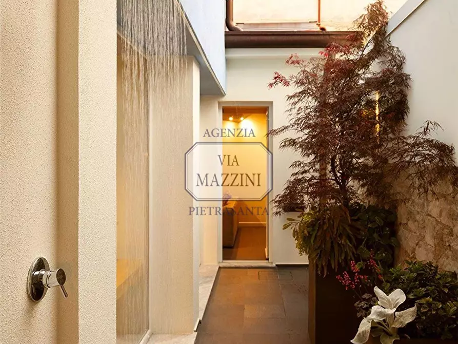 Immagine 12 di Appartamento in vendita  a Pietrasanta