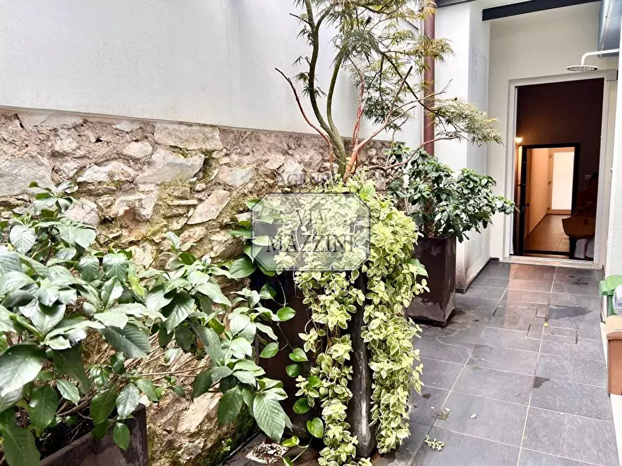 Immagine 10 di Appartamento in vendita  a Pietrasanta