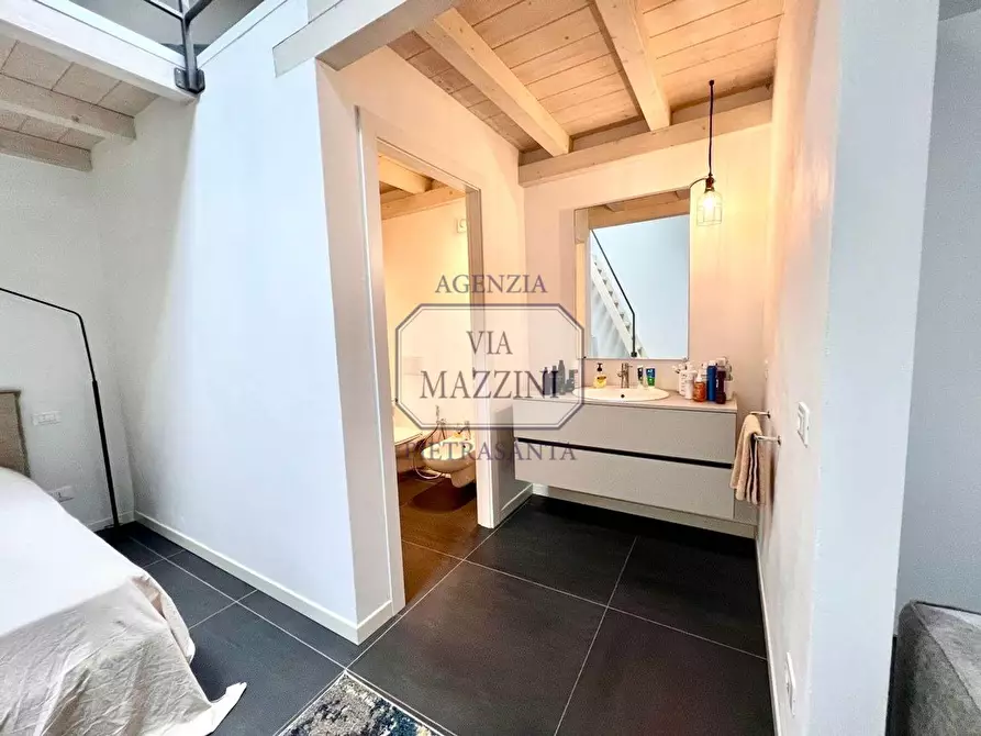 Immagine 20 di Appartamento in vendita  a Pietrasanta