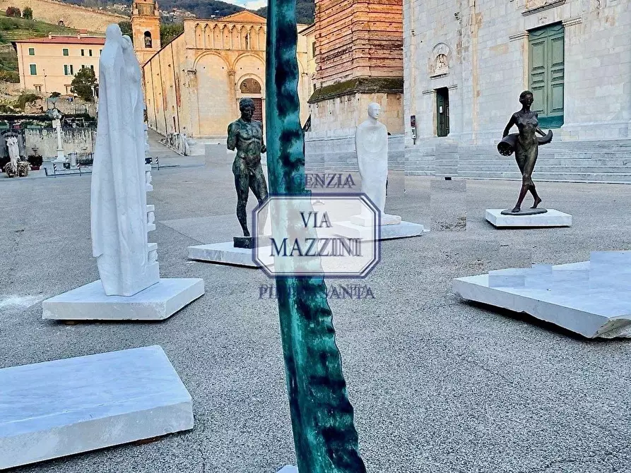 Immagine 15 di Casa semindipendente in vendita  a Pietrasanta