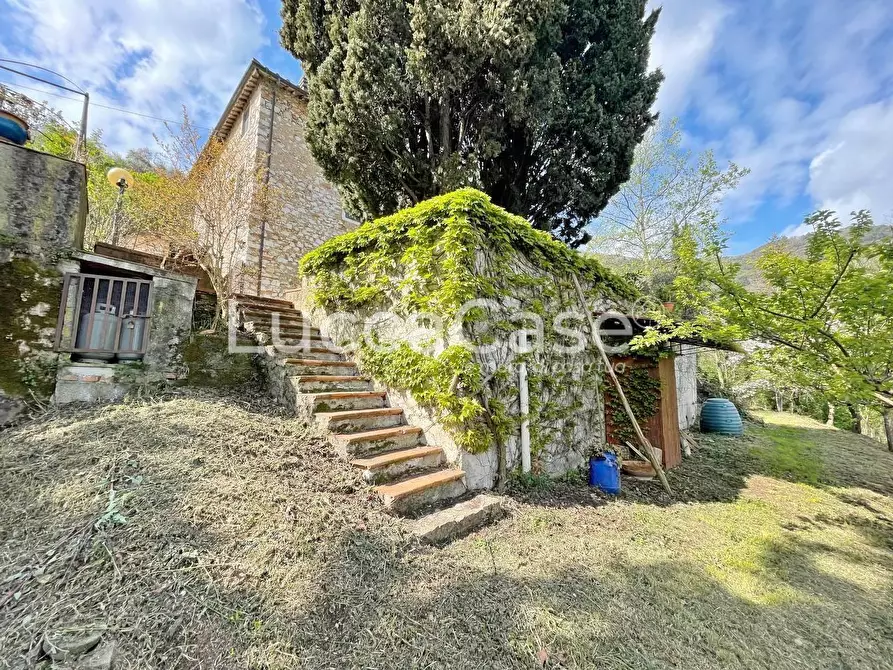 Immagine 52 di Rustico / casale in vendita  a Lucca