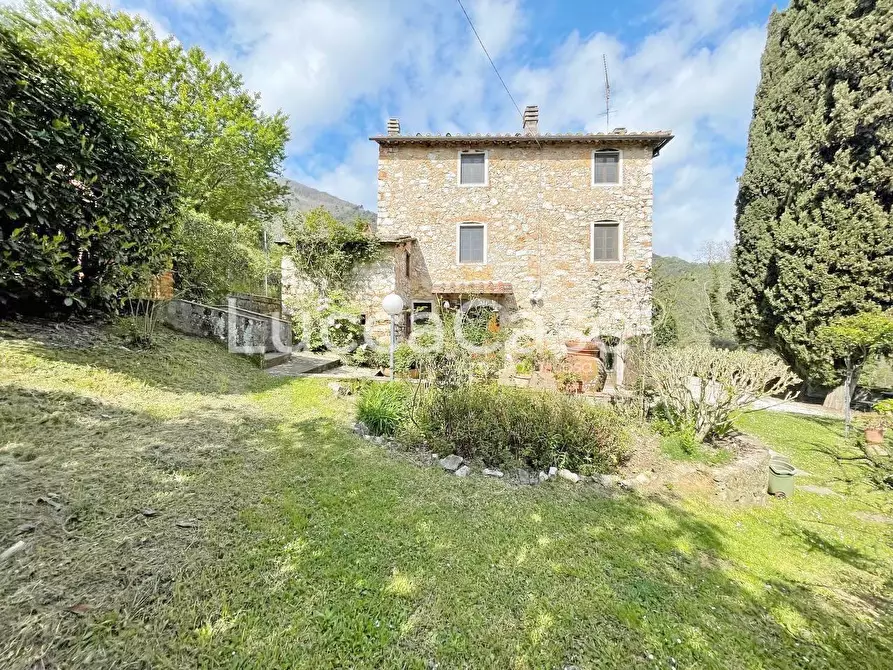 Immagine 47 di Rustico / casale in vendita  a Lucca