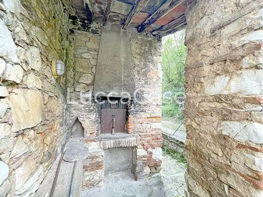 Immagine 43 di Rustico / casale in vendita  a Lucca