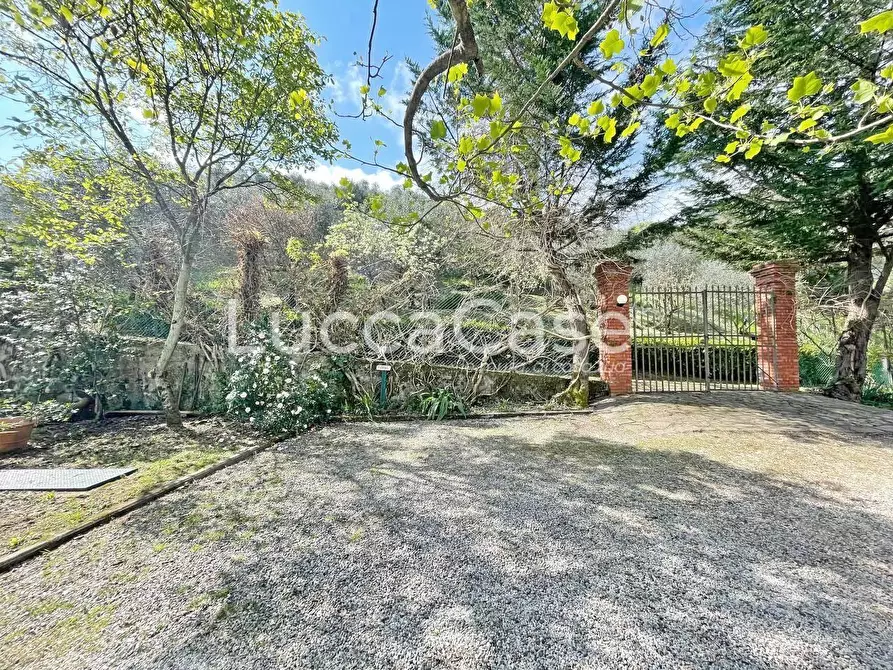 Immagine 58 di Rustico / casale in vendita  a Lucca