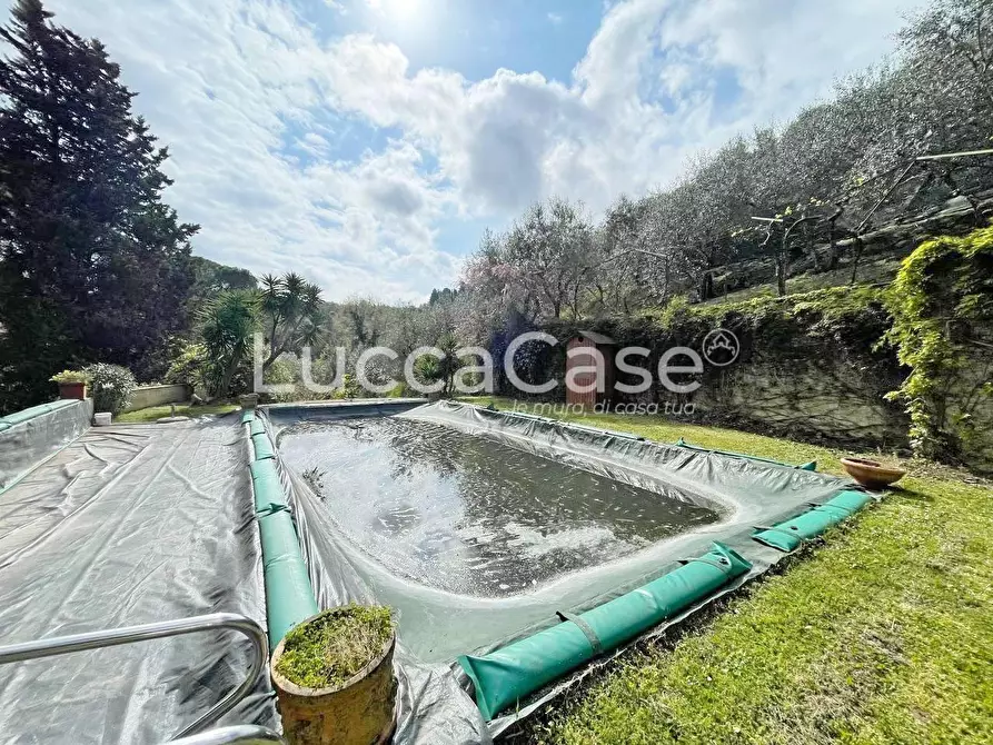 Immagine 11 di Rustico / casale in vendita  a Lucca