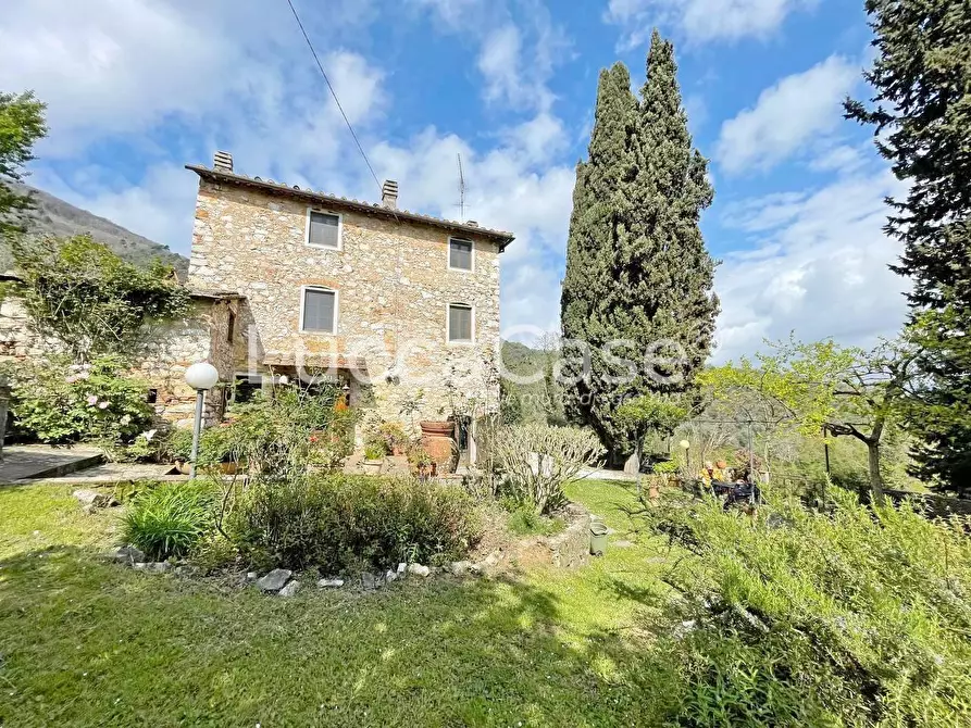 Immagine 48 di Rustico / casale in vendita  a Lucca