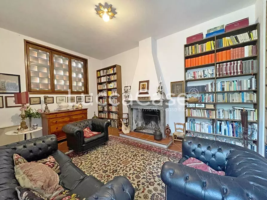 Immagine 16 di Rustico / casale in vendita  a Lucca