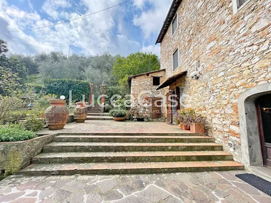 Immagine 14 di Rustico / casale in vendita  a Lucca
