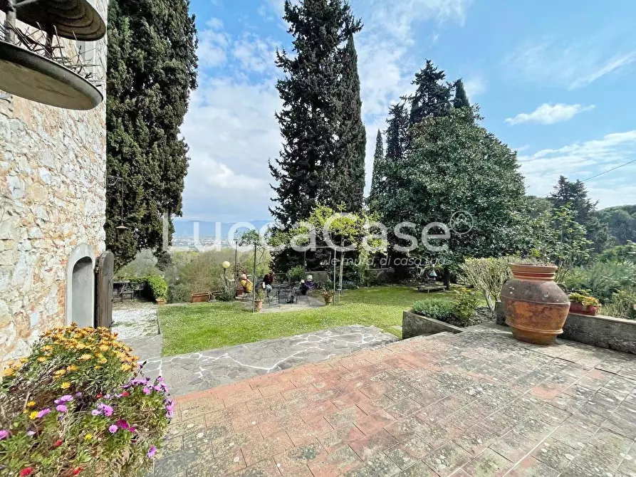 Immagine 41 di Rustico / casale in vendita  a Lucca