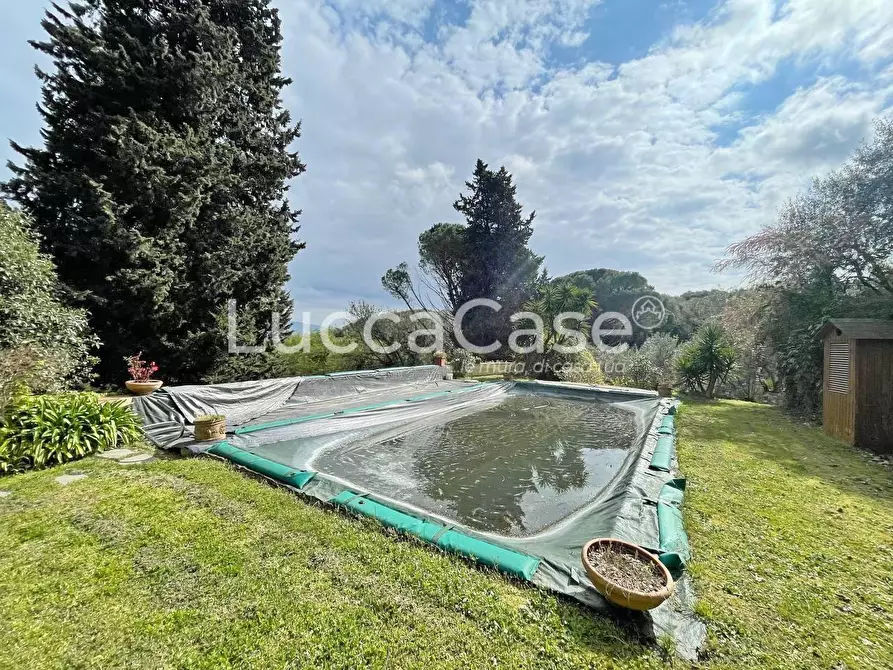 Immagine 5 di Rustico / casale in vendita  a Lucca