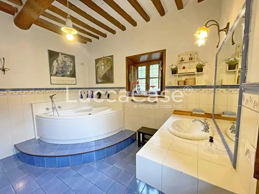Immagine 33 di Rustico / casale in vendita  a Lucca