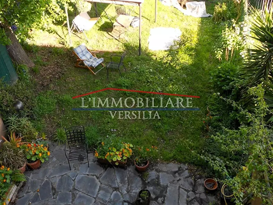 Immagine 37 di Villetta a schiera in vendita  a Massa