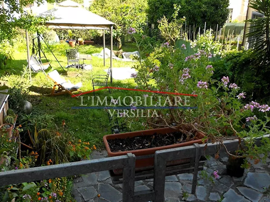 Immagine 2 di Villetta a schiera in vendita  a Massa