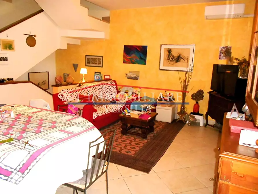 Immagine 7 di Villetta a schiera in vendita  a Massa