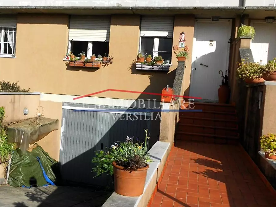 Immagine 67 di Villetta a schiera in vendita  a Massa