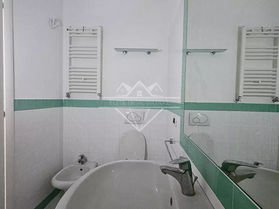 Immagine 8 di Appartamento in affitto  a Carrara