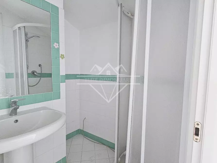 Immagine 9 di Appartamento in affitto  a Carrara