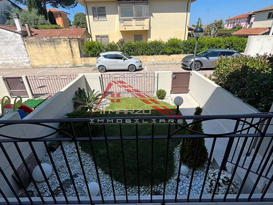 Immagine 11 di Villetta a schiera in vendita  a Vecchiano