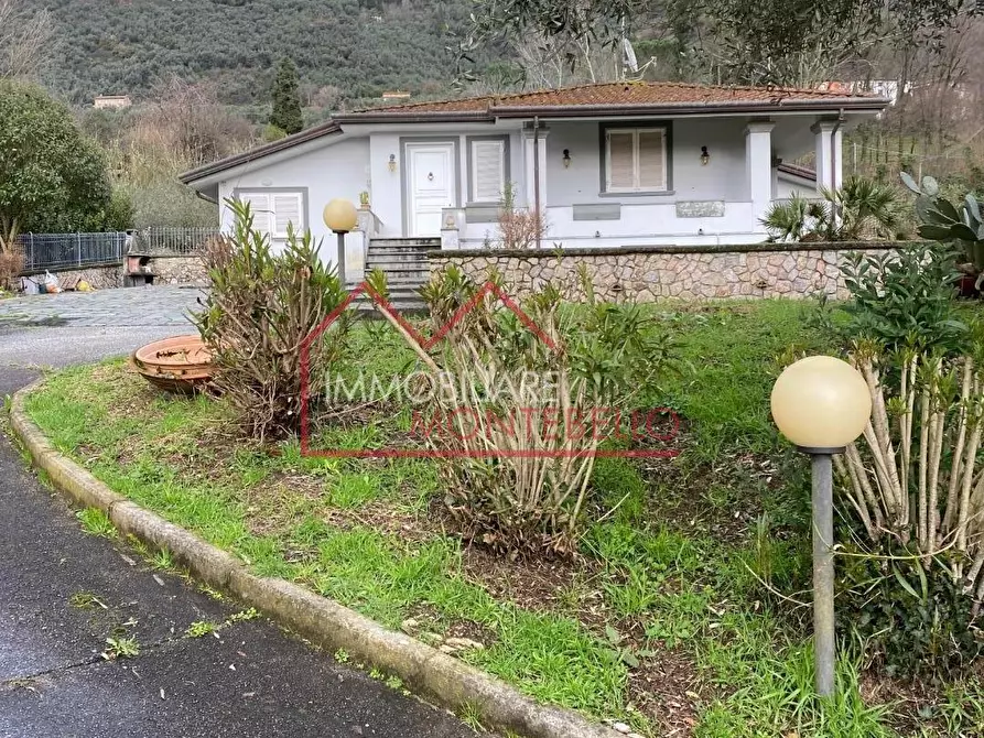 Immagine 2 di Casa indipendente in vendita  a Camaiore