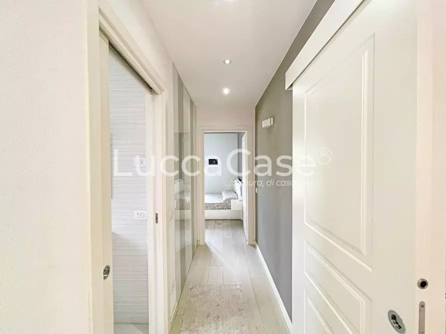 Immagine 8 di Appartamento in vendita  a Lucca