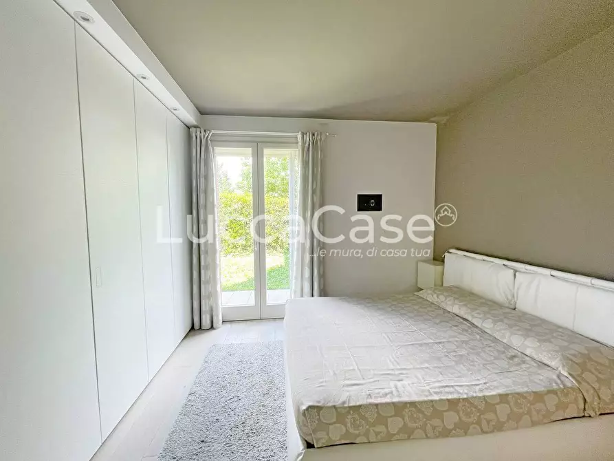 Immagine 16 di Appartamento in vendita  a Lucca