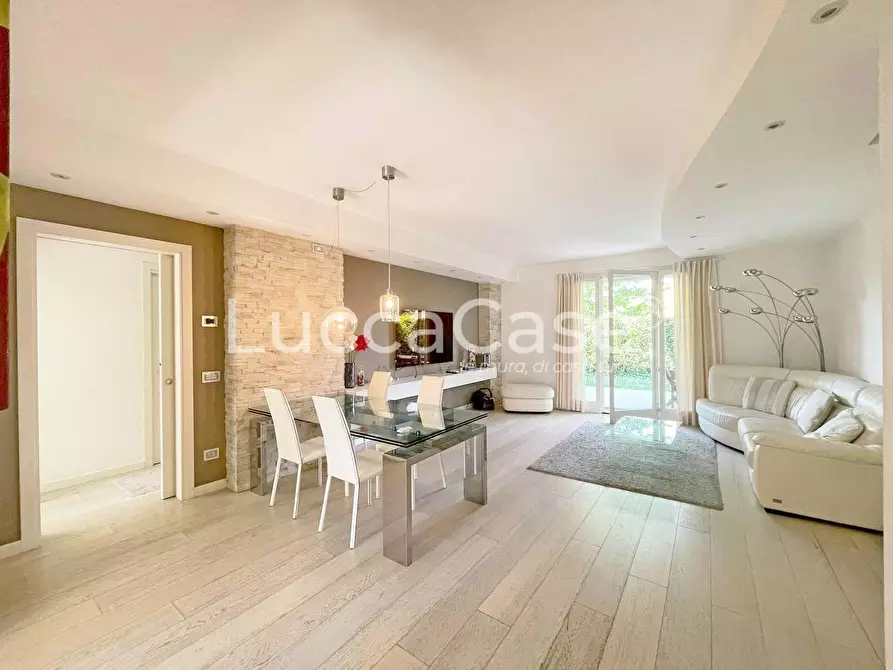 Immagine 6 di Appartamento in vendita  a Lucca