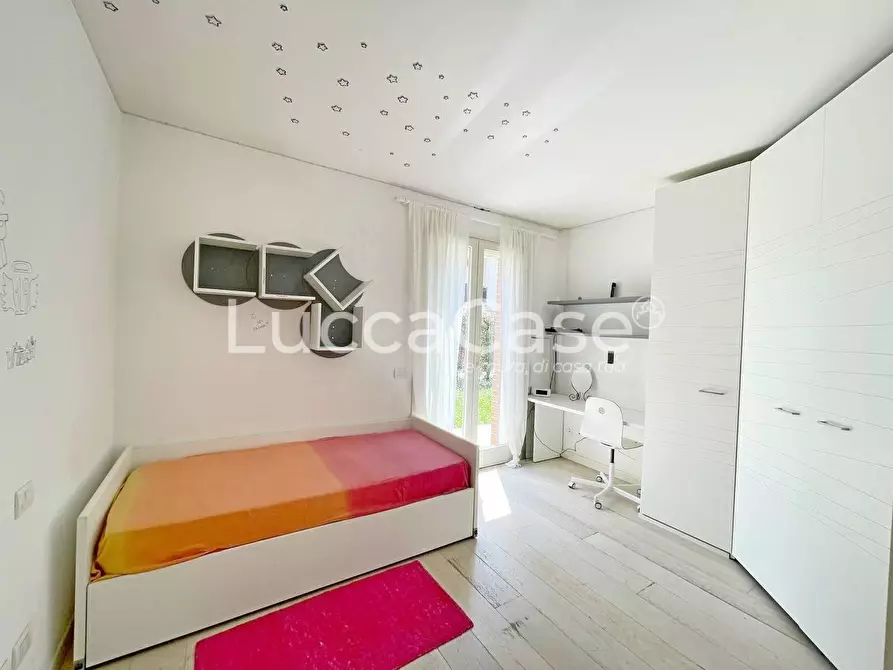 Immagine 22 di Appartamento in vendita  a Lucca