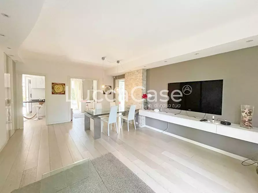 Immagine 5 di Appartamento in vendita  a Lucca