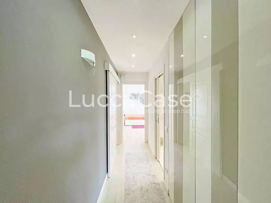 Immagine 14 di Appartamento in vendita  a Lucca
