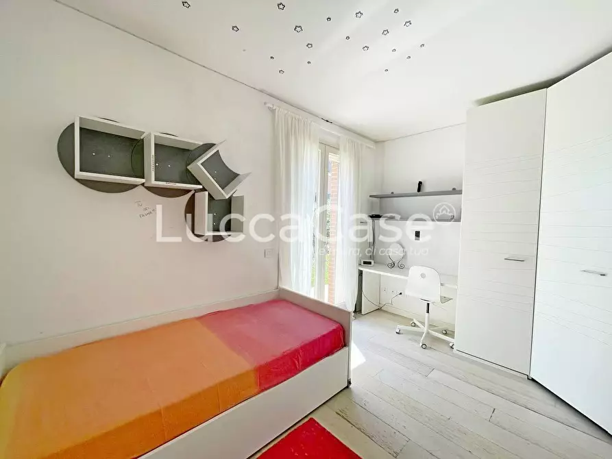 Immagine 21 di Appartamento in vendita  a Lucca