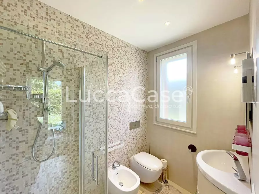 Immagine 7 di Appartamento in vendita  a Lucca