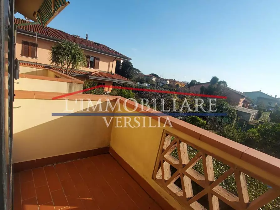 Immagine 15 di Villetta a schiera in vendita  a Massa